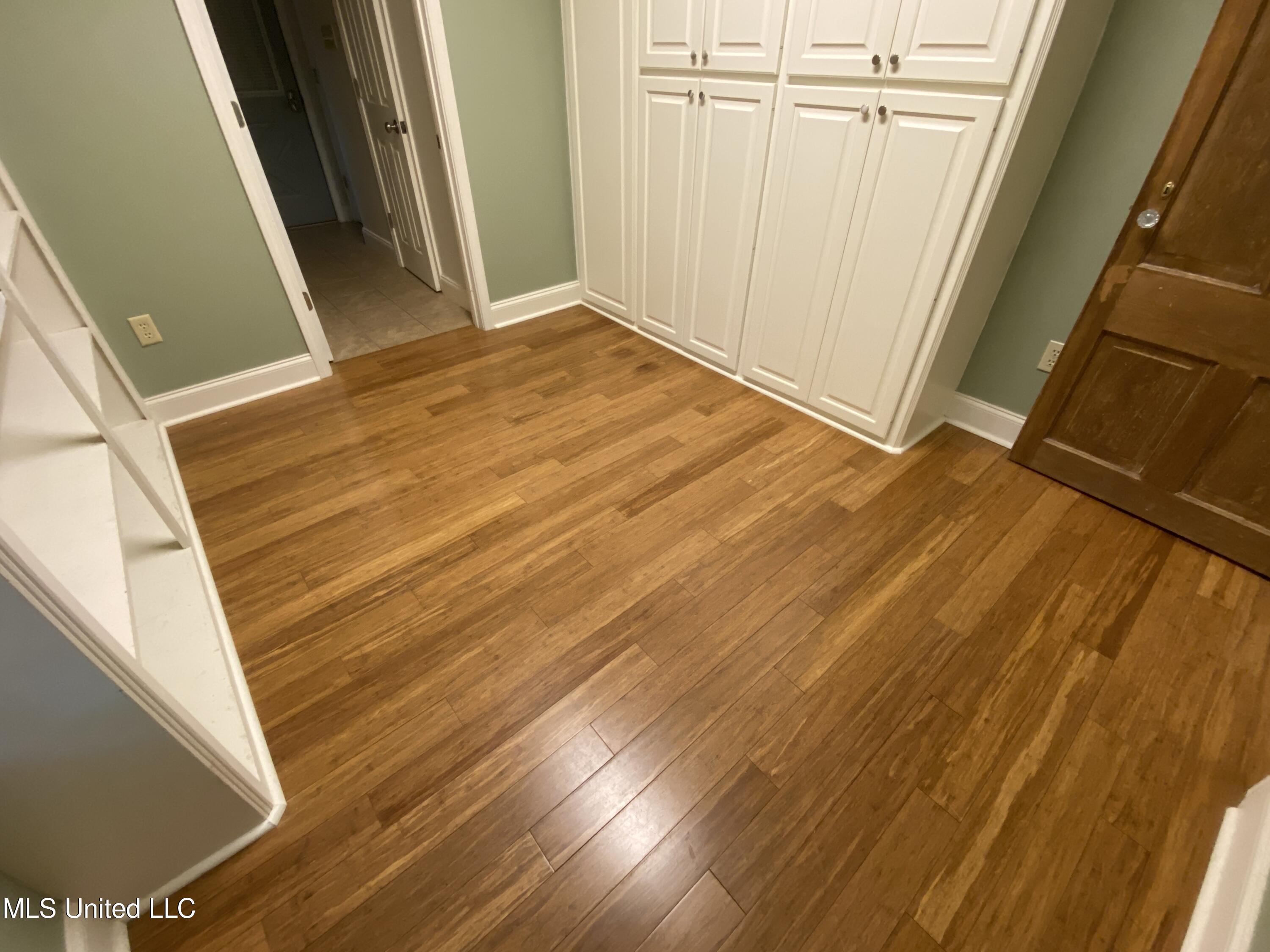274 Pine Tree Lane Ridgeland, MS 39157 - Photo 17 of 48 274 Pine Tree Bamboo wood floors