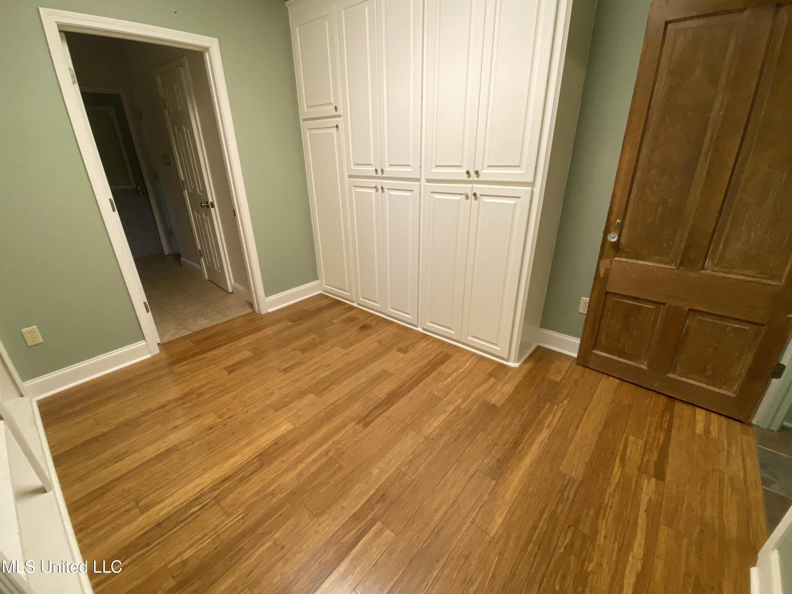 274 Pine Tree Lane Ridgeland, MS 39157 - Photo 19 of 48 274 Pine Tree craft room 2