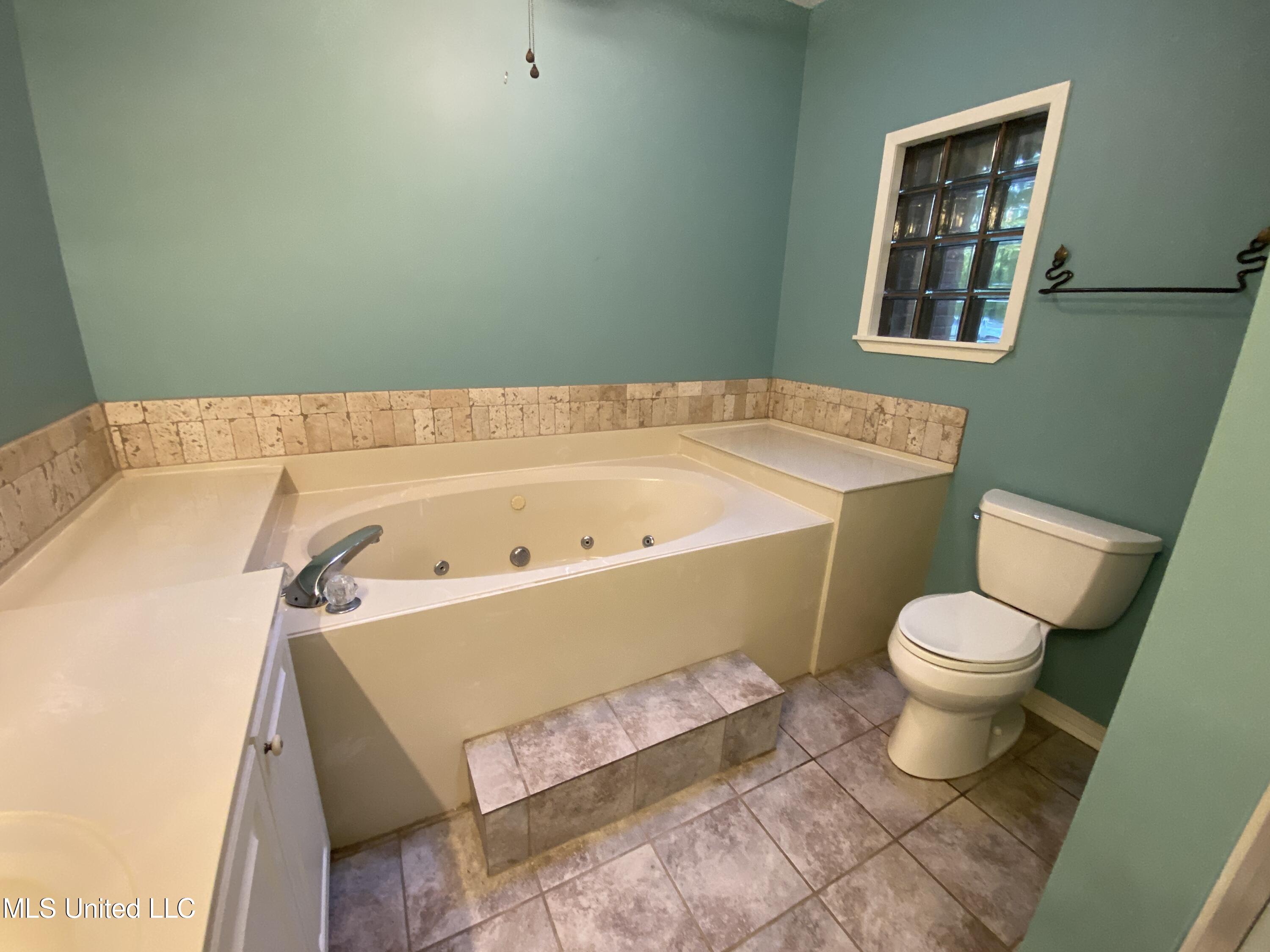 274 Pine Tree Lane Ridgeland, MS 39157 - Photo 25 of 48 274 Pine Tree master bath 1