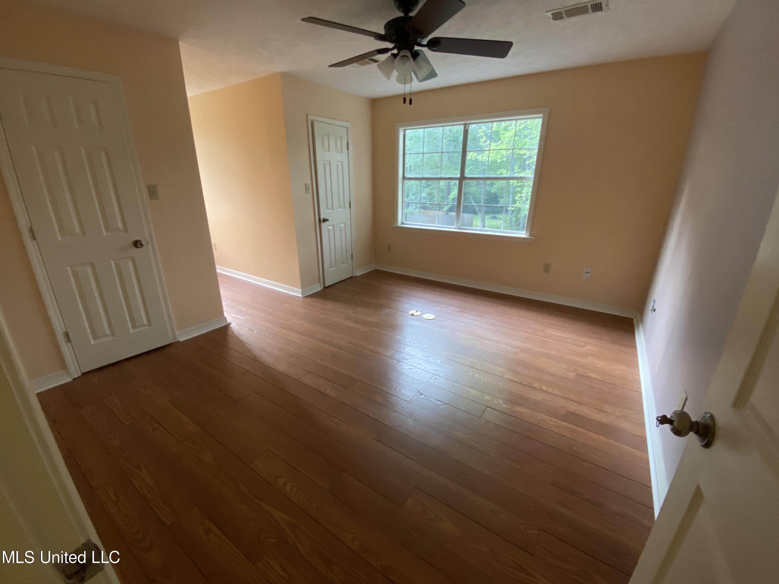 274 Pine Tree Lane Ridgeland, MS 39157 - Photo 33 of 48 274 Pine Tree upstairs guest room left