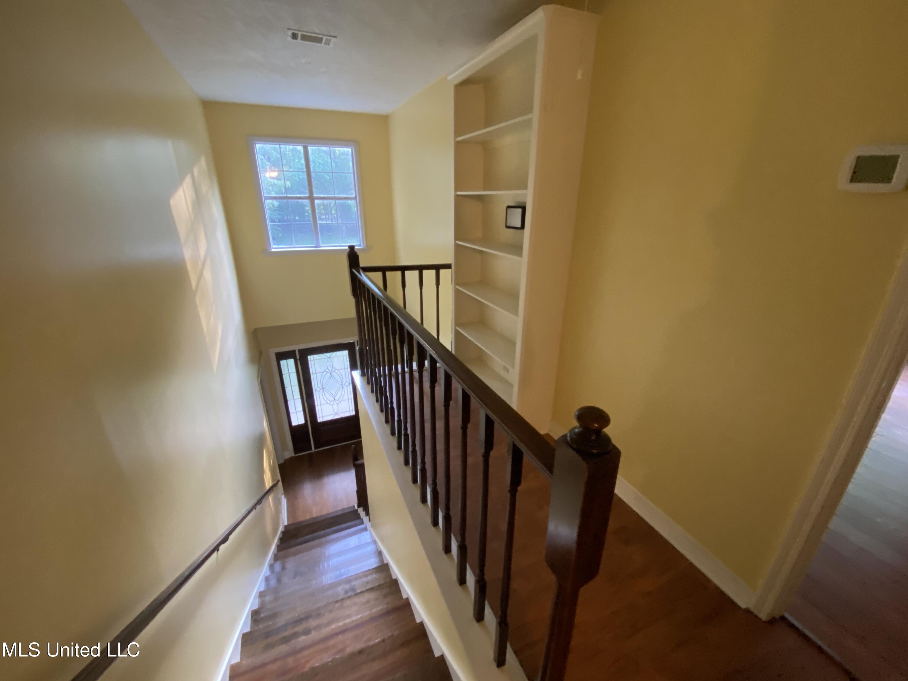 274 Pine Tree Lane Ridgeland, MS 39157 - Photo 38 of 48 274 Pine Tree upstairs landing