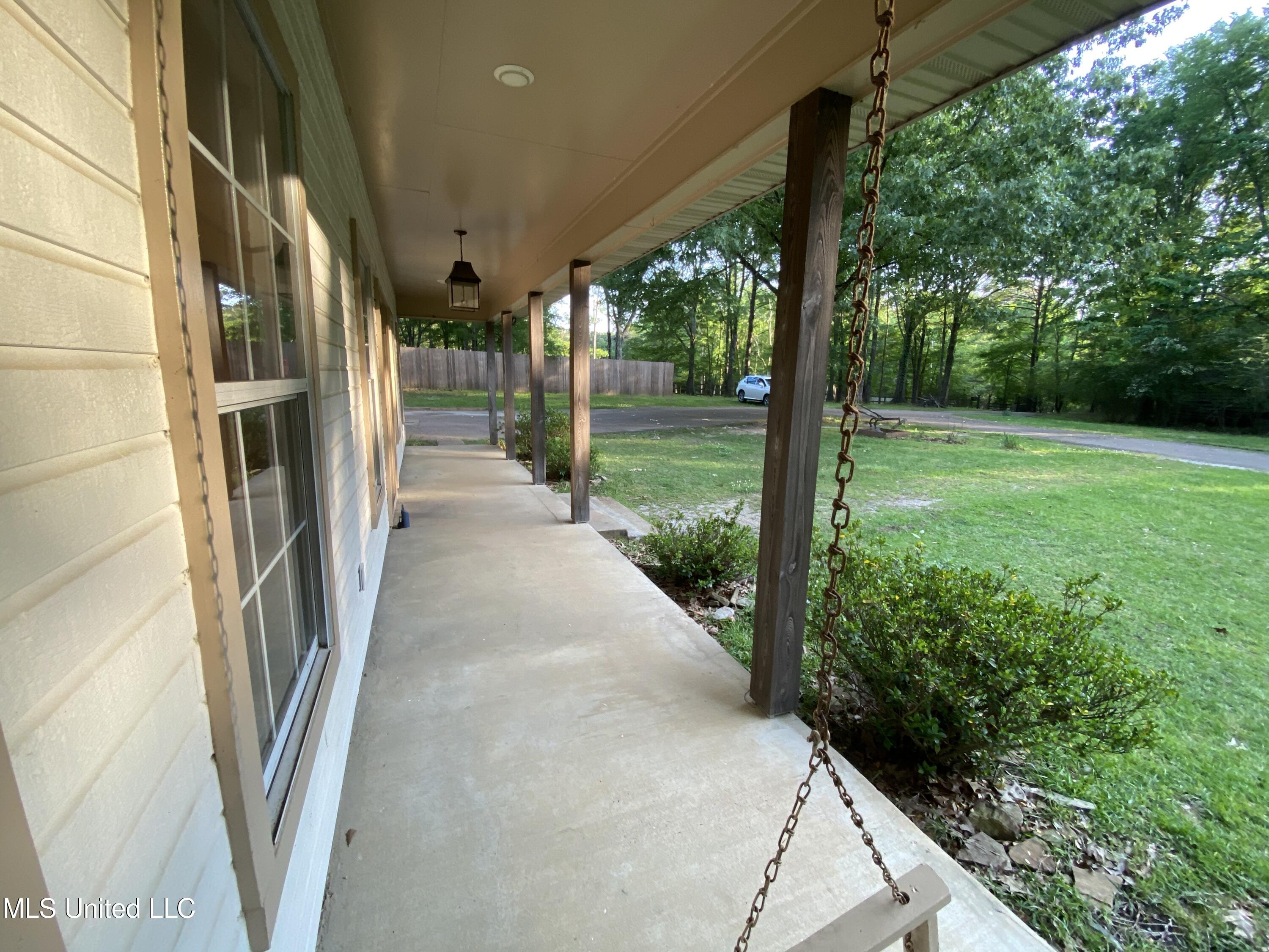 274 Pine Tree Lane Ridgeland, MS 39157 - Photo 6 of 48 274 Pine Tree front porch