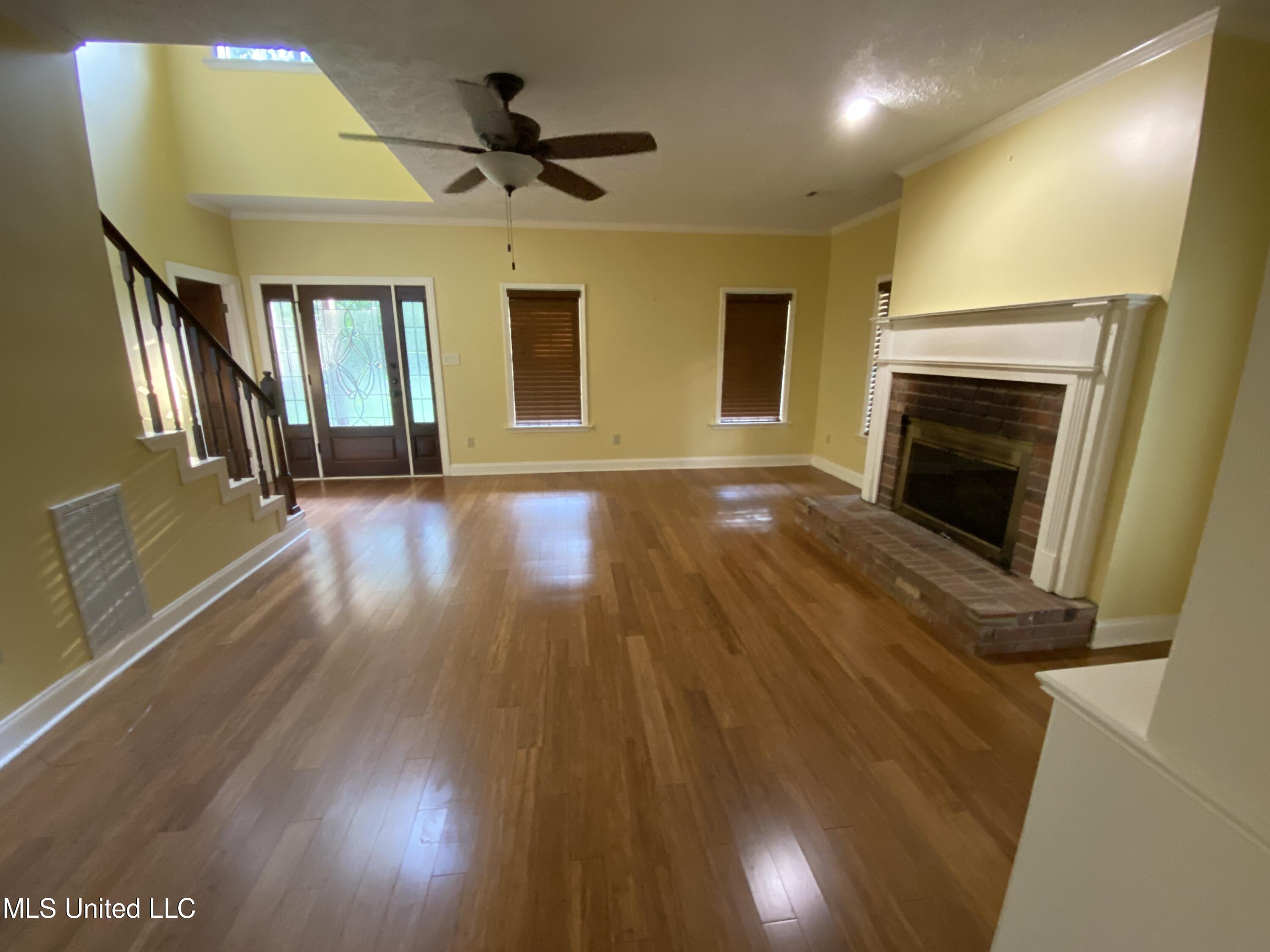 274 Pine Tree Lane Ridgeland, MS 39157 - Photo 10 of 48 274 Pine Tree family room 3