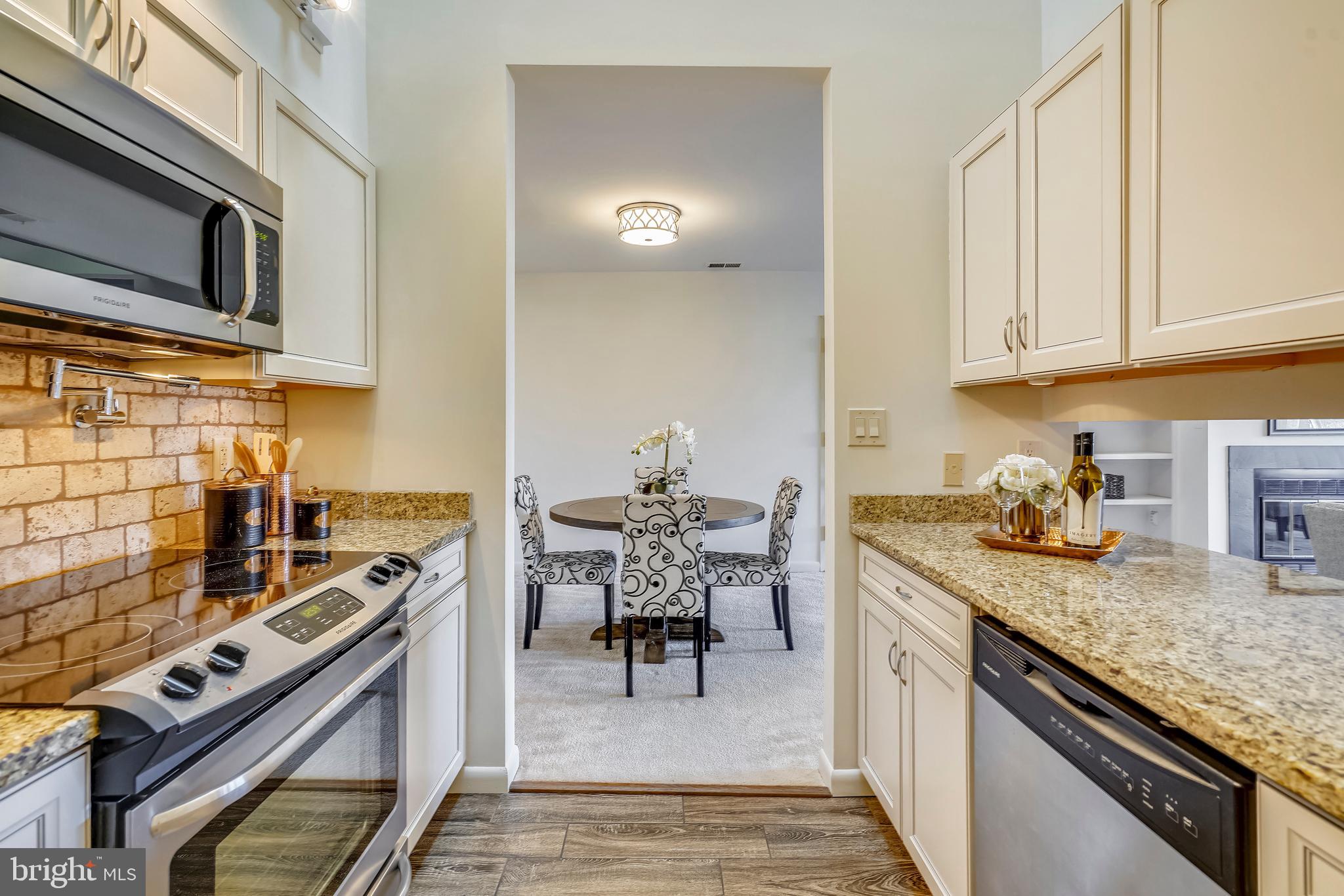 5590 Vantage Point Road, Unit 9 Columbia, MD 21044 - Photo 10 of 38 View from kitchen to dining area.