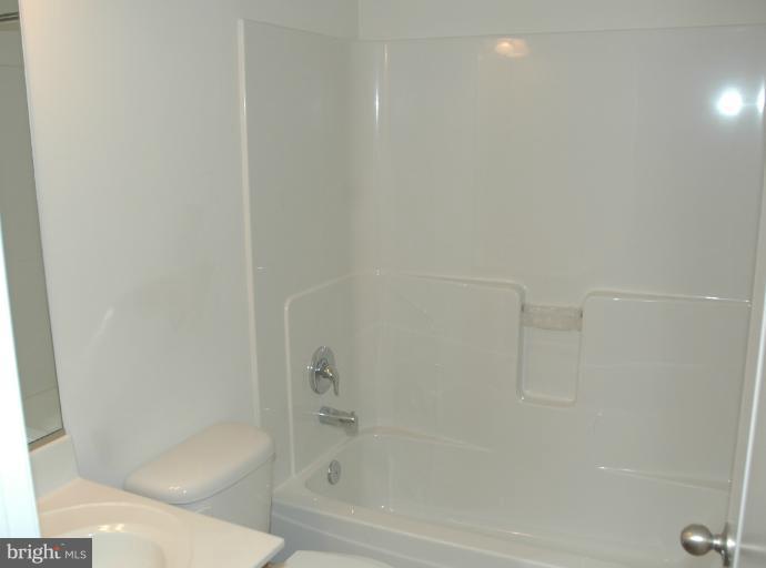 161 Ryan Road Pasadena, MD 21122 - Photo 13 of 16 Second Full Bath on main level.