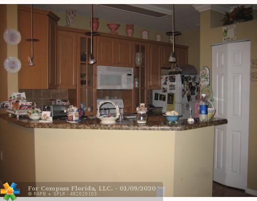 4404 Southwest 160th Avenue Miramar, FL 33027 - Photo 5 of 10 Kitchen