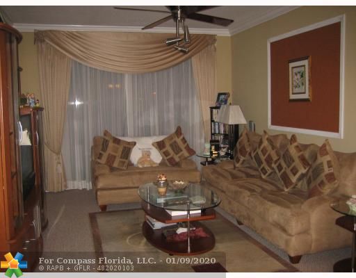 4404 Southwest 160th Avenue Miramar, FL 33027 - Photo 8 of 10 Living Room