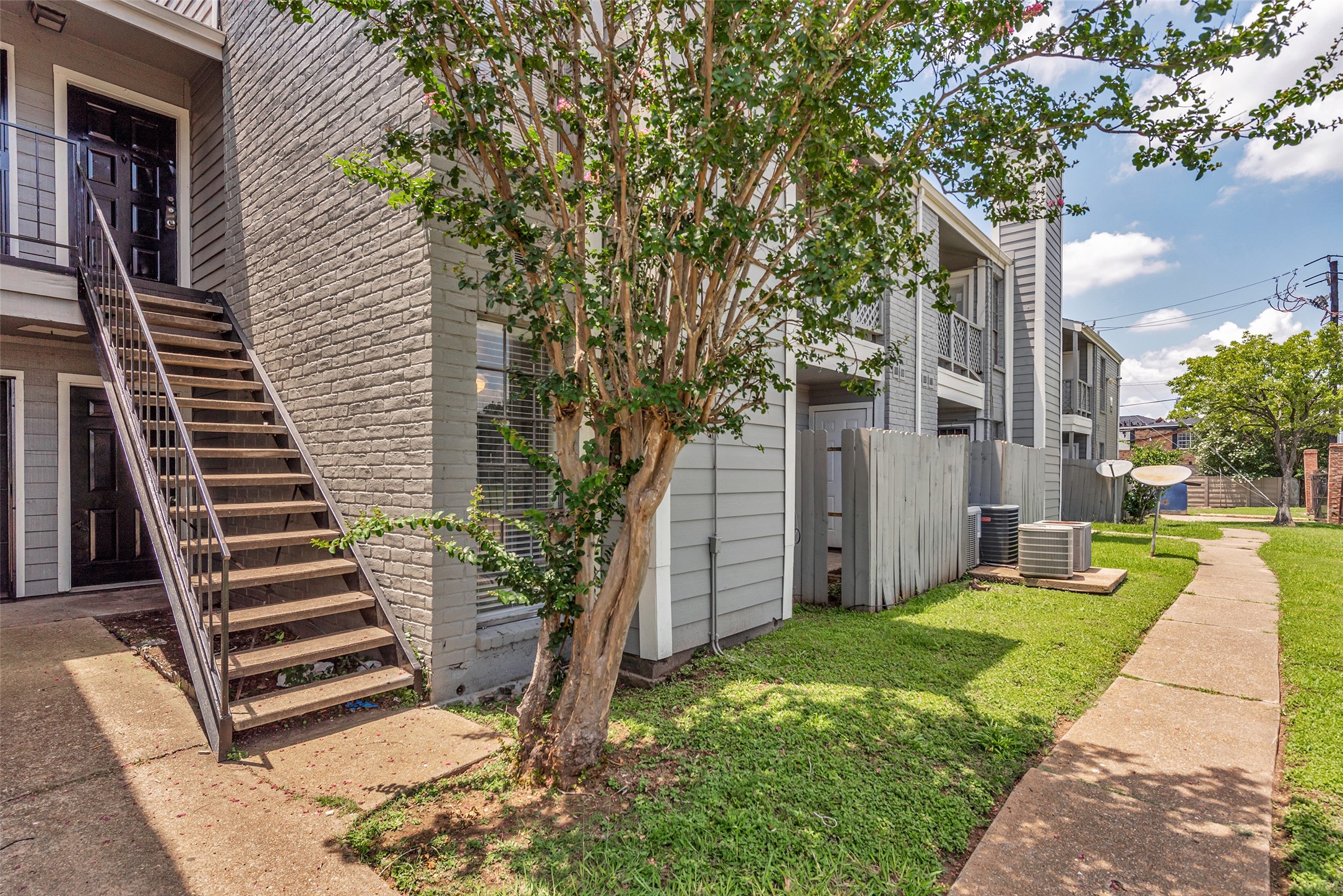 12500 Sandpiper Drive, Unit 186 Houston, TX 77035 - Photo 2 of 10 a view of a house with backyard and garden
