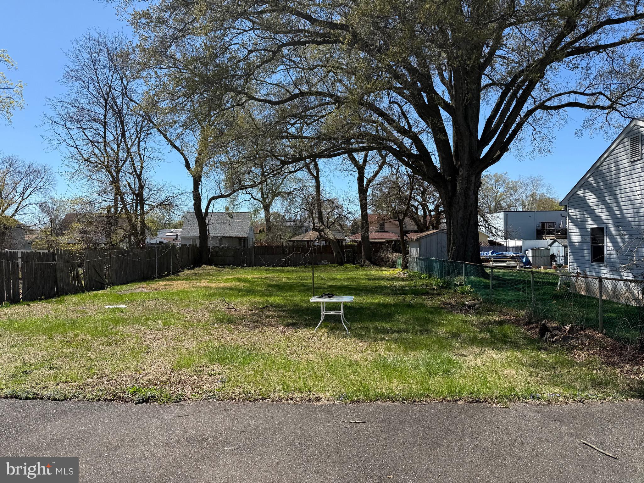 310 Wynnewood Avenue Croydon, PA 19021 - Photo 20 of 22 a backyard of a house with lots of green space