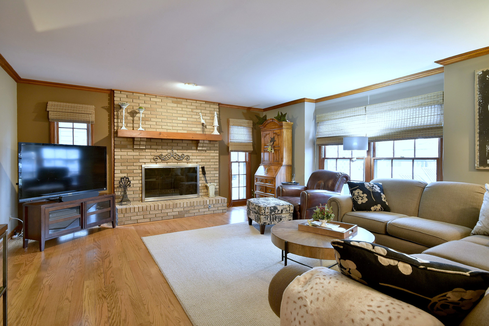 2535 Sun Valley Road Lisle, IL 60532 - Photo 13 of 54 a living room with furniture and a flat screen tv