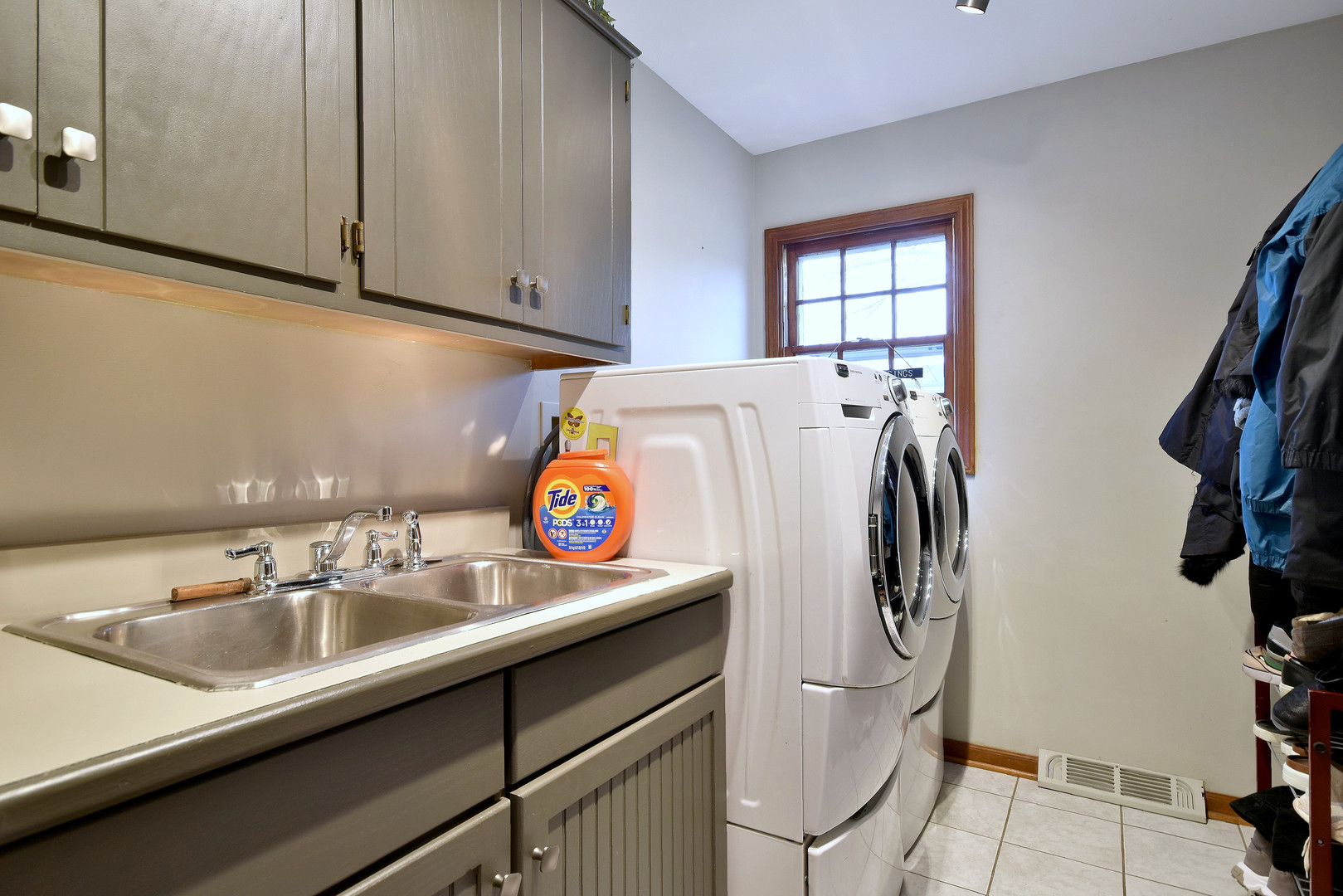 2535 Sun Valley Road Lisle, IL 60532 - Photo 24 of 54 a utility room with sink dryer and washer