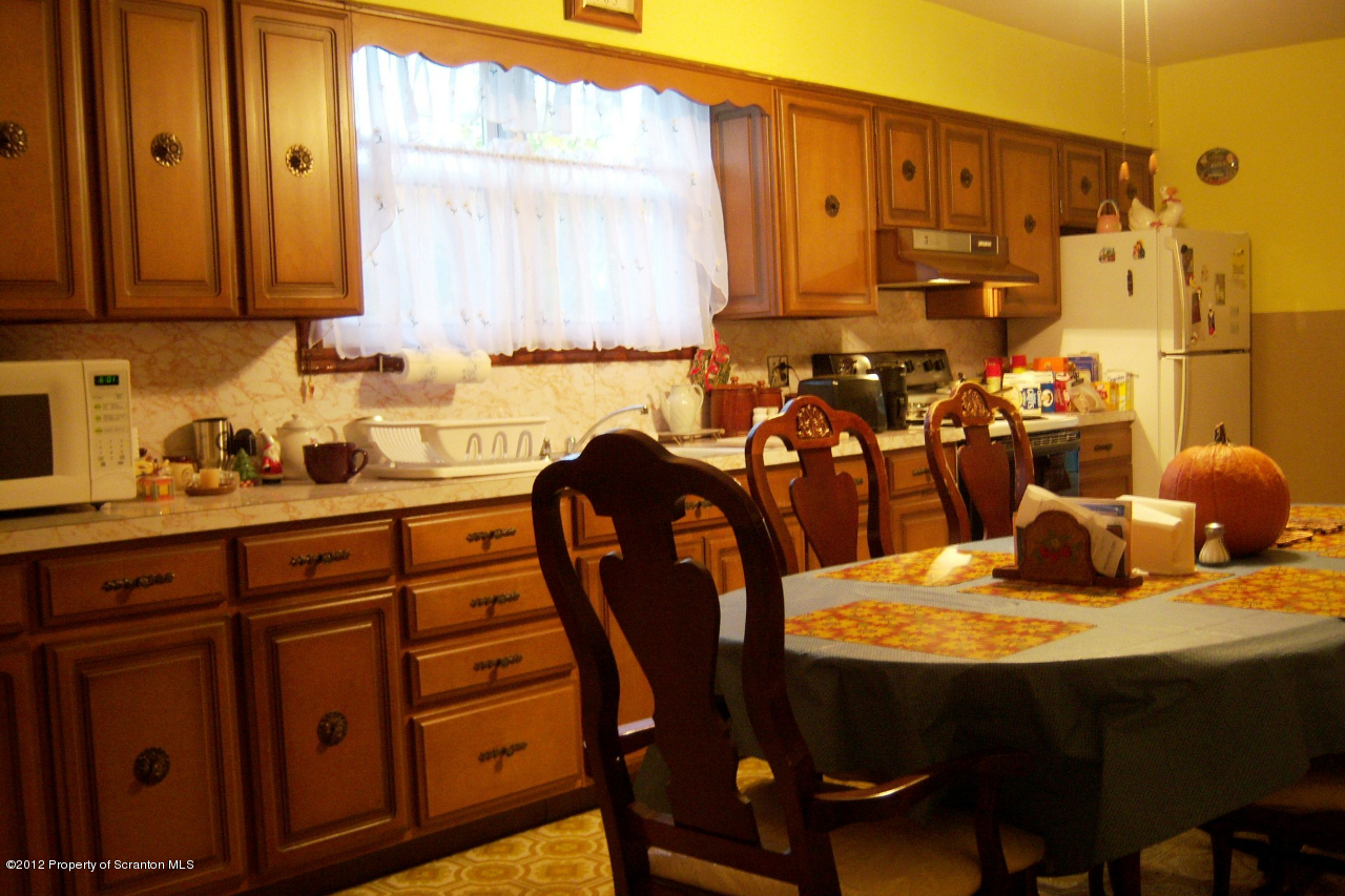 515 Butler Street Dunmore, PA 18512 - Photo 5 of 24 Gallery Image 5