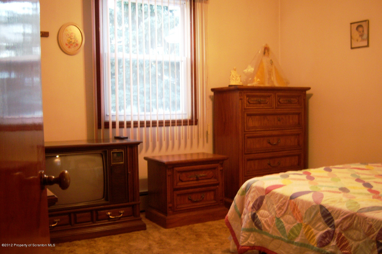 515 Butler Street Dunmore, PA 18512 - Photo 7 of 24 Gallery Image 7