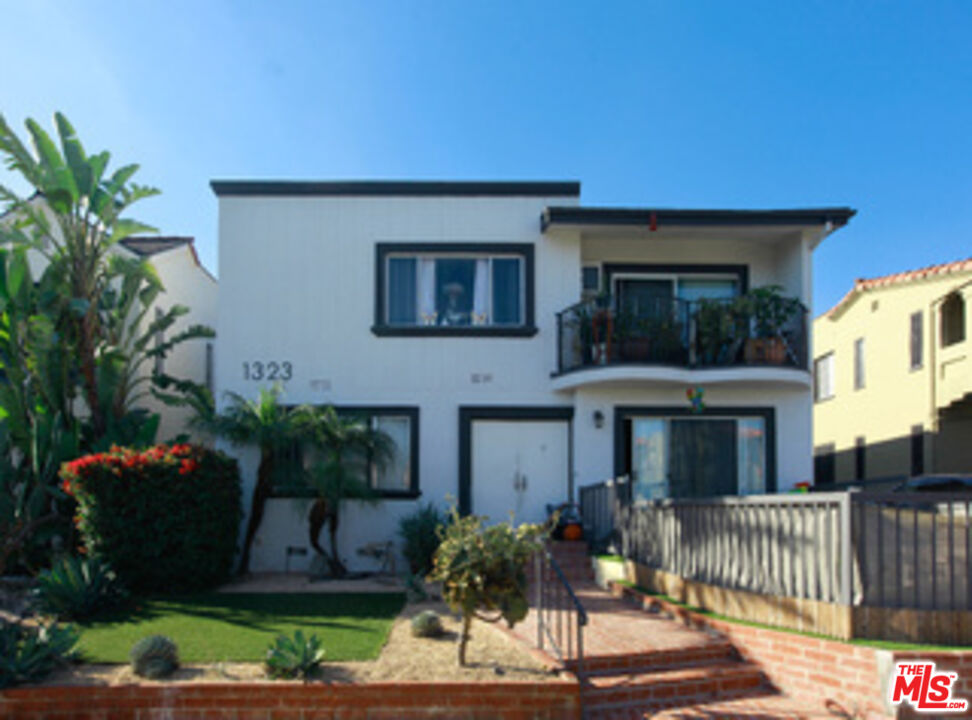 1323 South Ridgeley Drive, Unit 2 Los Angeles, CA 90019 - Photo 11 of 11 a front view of a house with yard