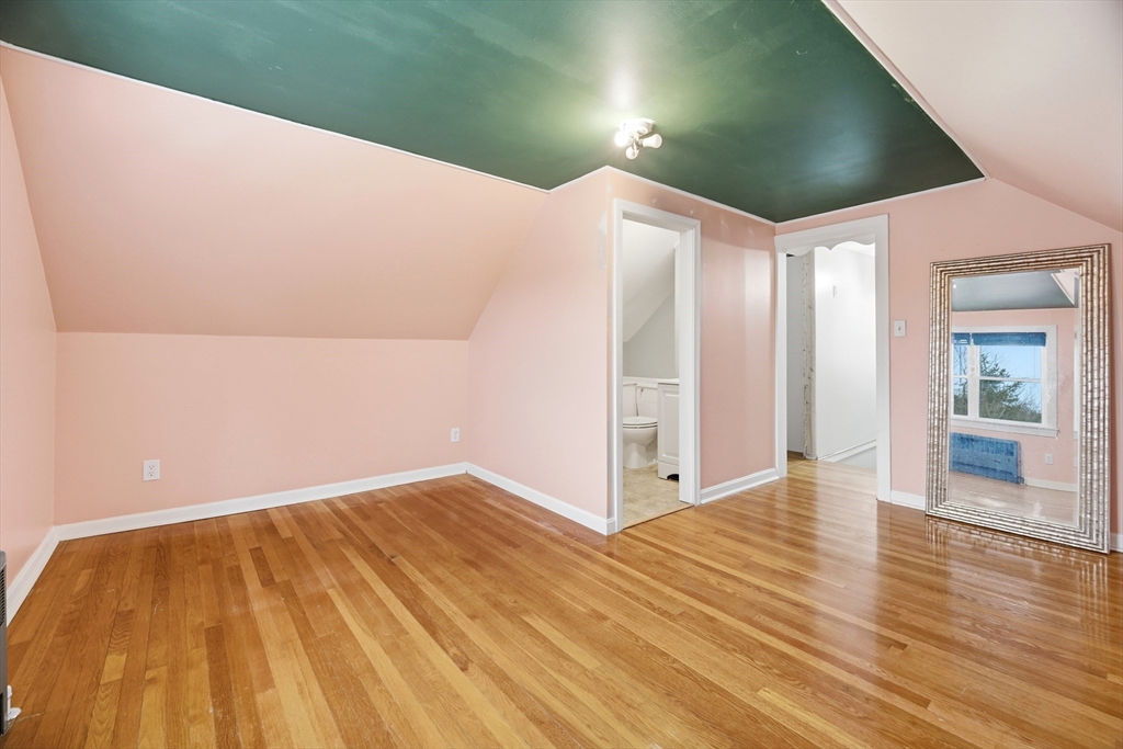 12 Bruce Street Worcester, MA 01604 - Photo 17 of 31