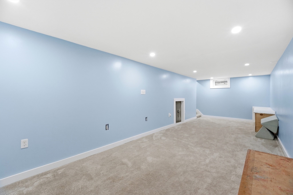 12 Bruce Street Worcester, MA 01604 - Photo 22 of 31