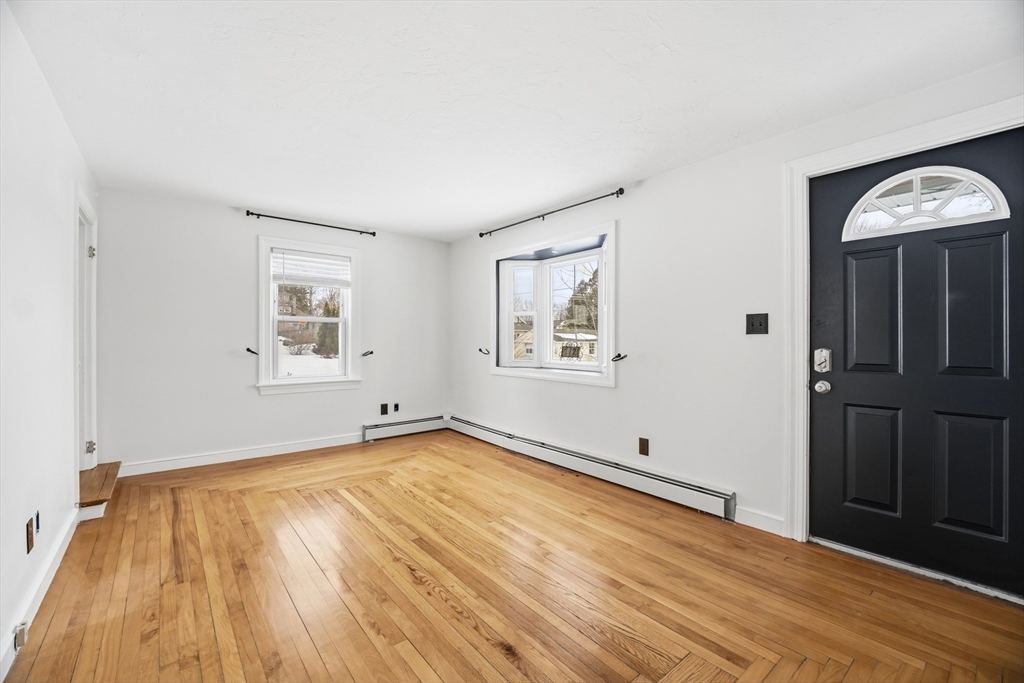 12 Bruce Street Worcester, MA 01604 - Photo 6 of 31