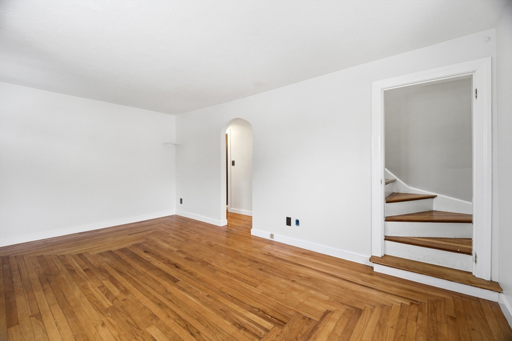 12 Bruce Street Worcester, MA 01604 - Photo 7 of 31