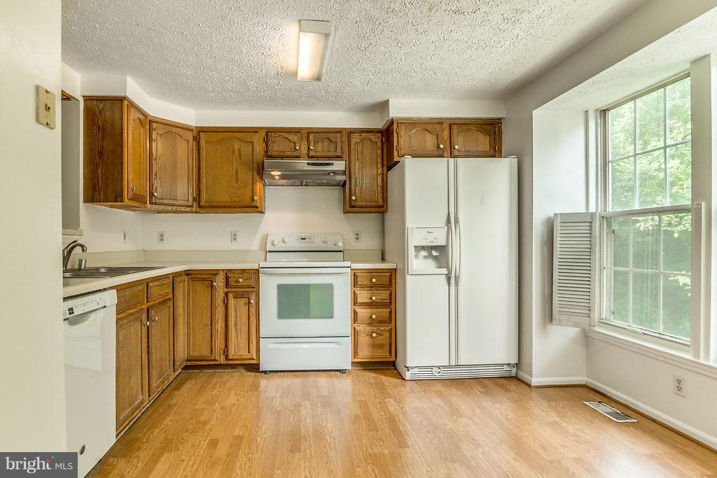 13900 Winding Ridge Lane Centreville, VA 20121 - Photo 3 of 32 Interior (General)