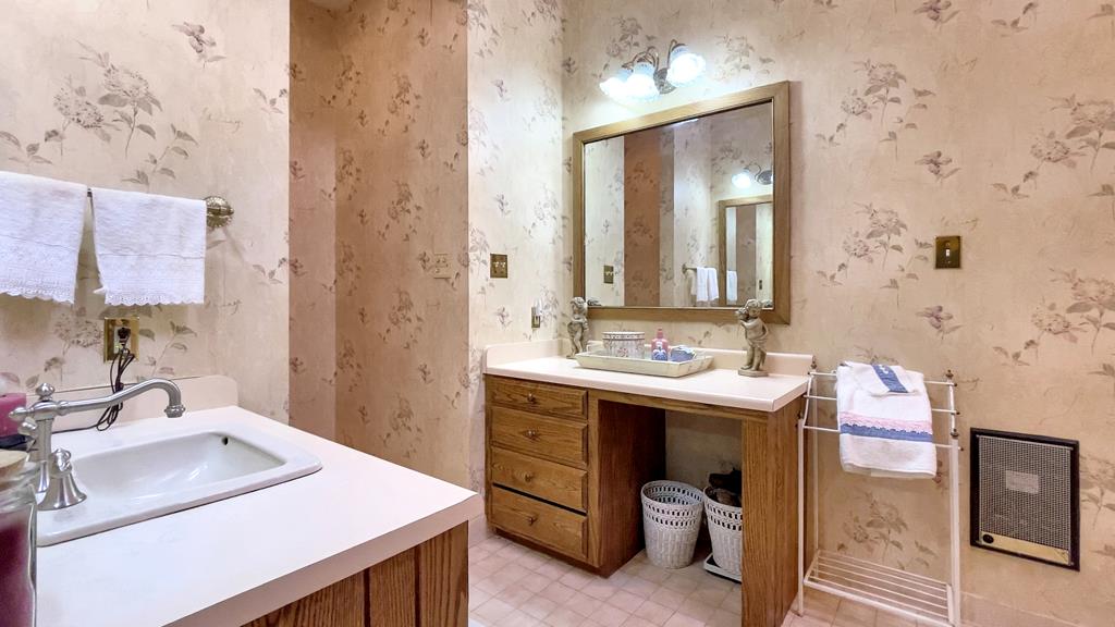212 Hammond Road Greenwood, SC 29646 - Photo 24 of 40 Primary Bath 1