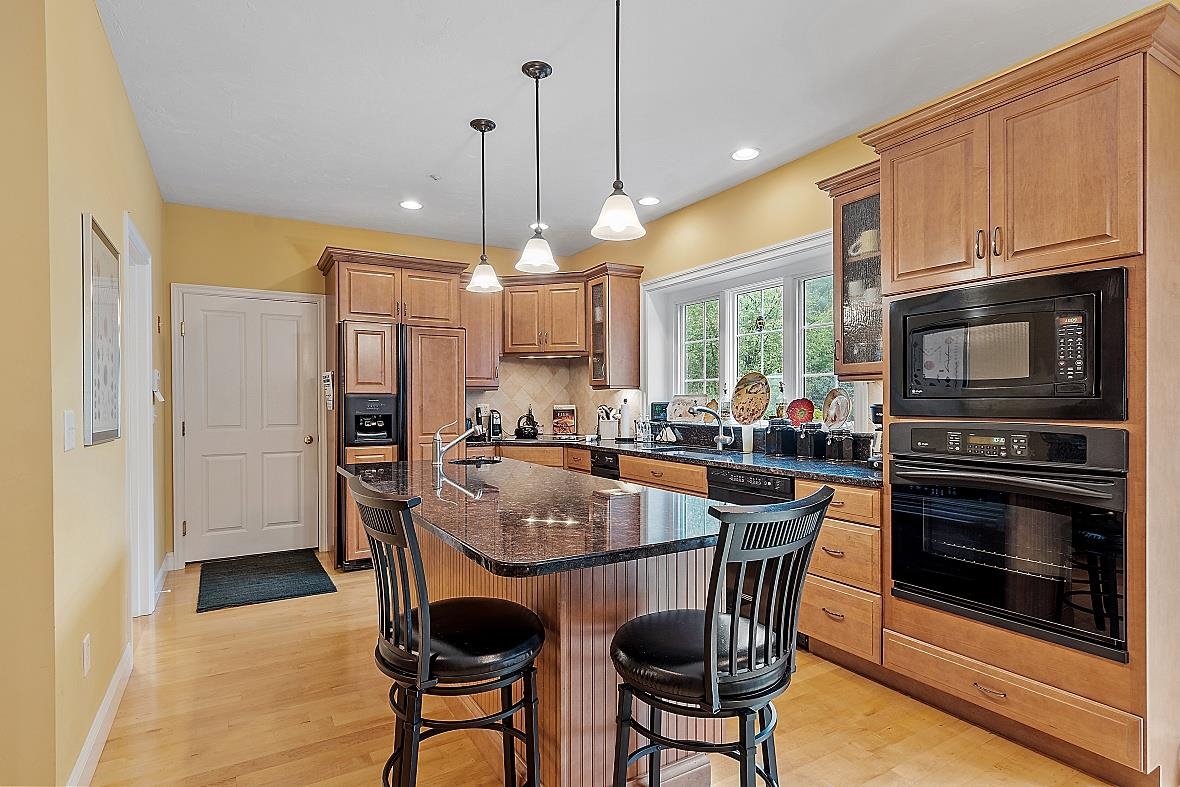 94 Island Pond Road Derry, NH 03038 - Photo 13 of 40