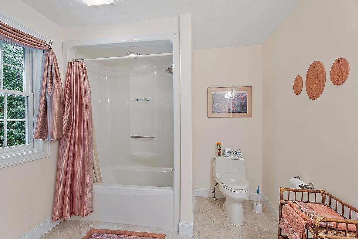 94 Island Pond Road Derry, NH 03038 - Photo 21 of 40