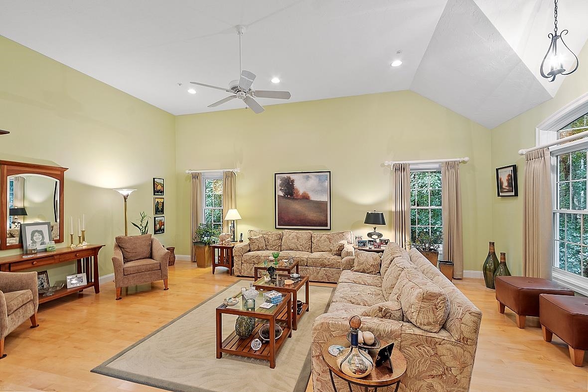 94 Island Pond Road Derry, NH 03038 - Photo 4 of 40