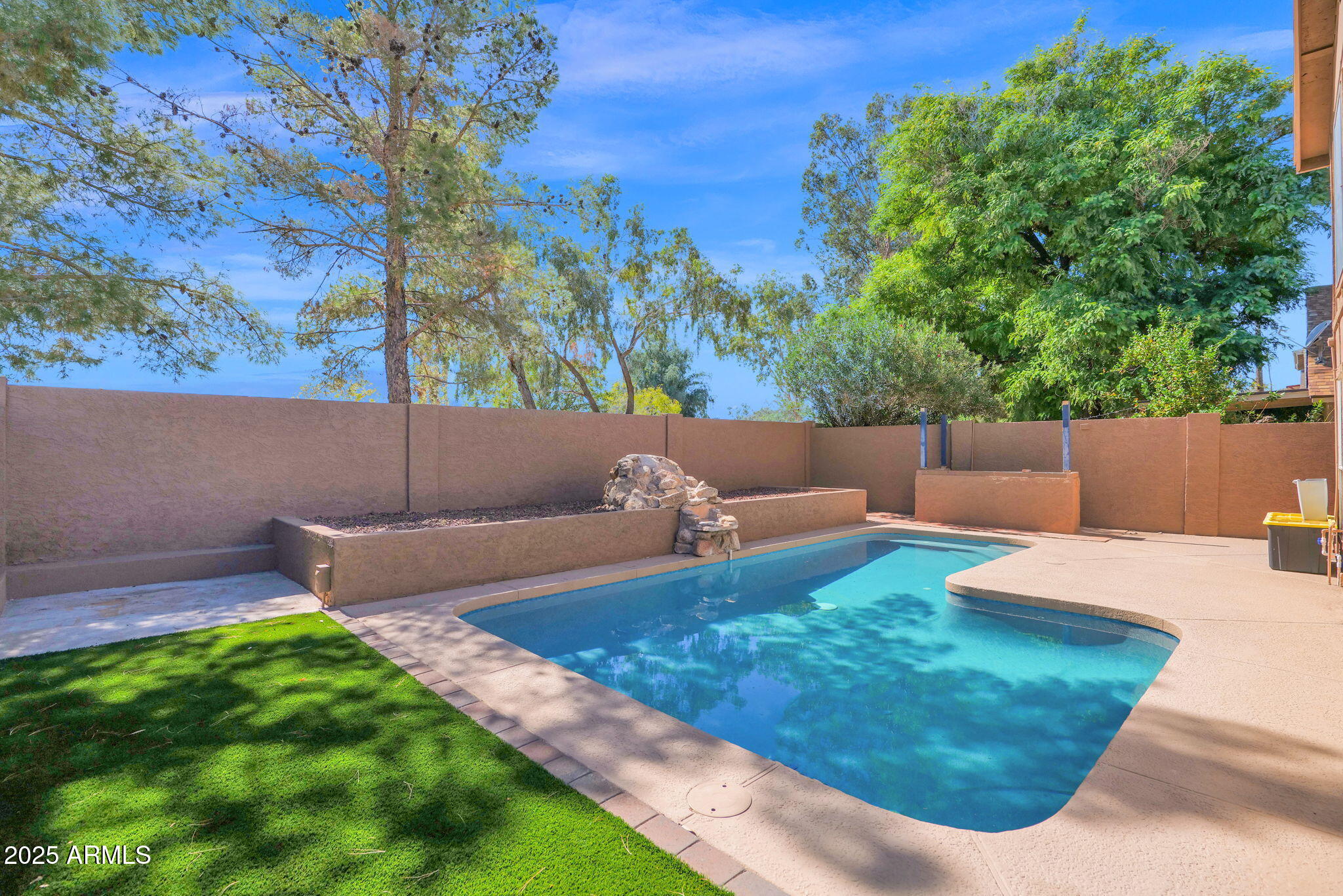 1121 West Manor Street Chandler, AZ 85224 - Photo 16 of 19 a view of a backyard with a patio