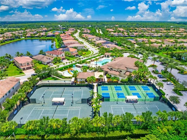 a black and white photo of a picture