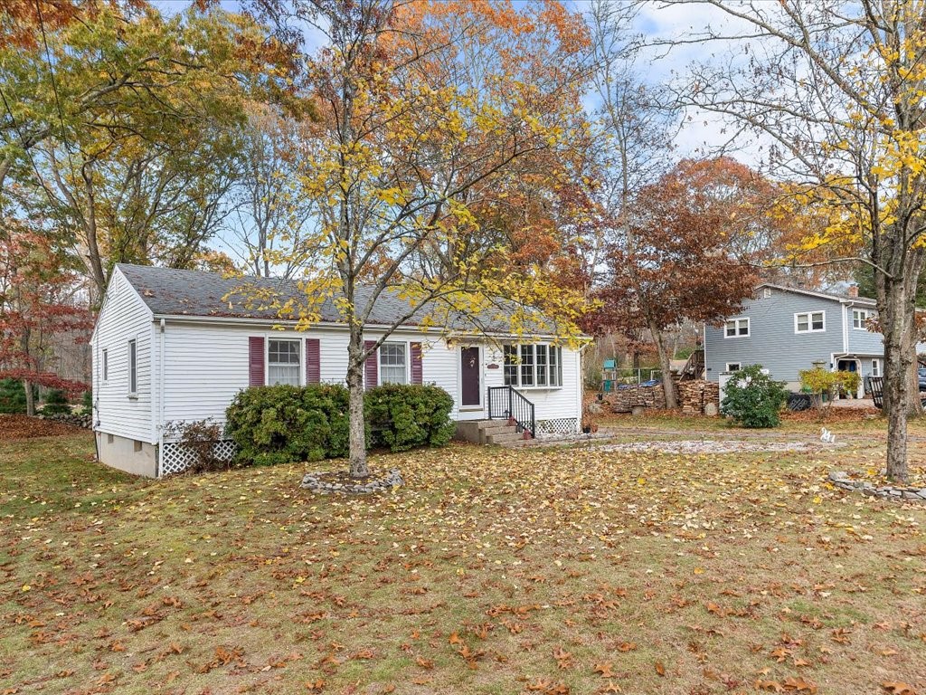 13 Lakeside Drive Westerly, RI 02891 - Photo 3 of 28