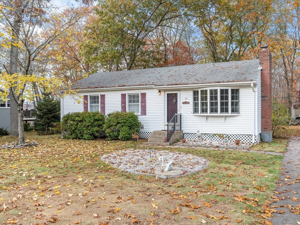 13 Lakeside Drive Westerly, RI 02891 - Photo 4 of 28