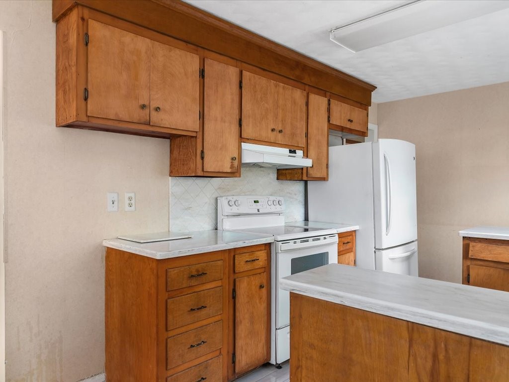 13 Lakeside Drive Westerly, RI 02891 - Photo 6 of 28