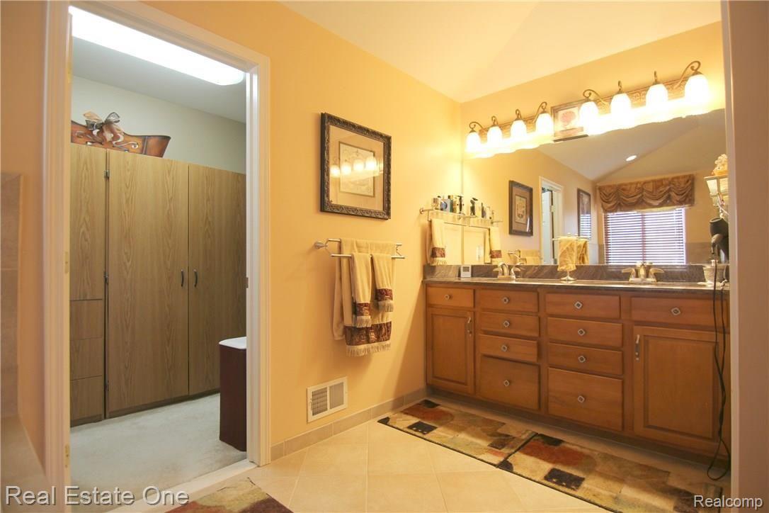 3046 Penn Court Rochester, MI 48307 - Photo 15 of 38 Penn Ct Master Bath 2.jpg