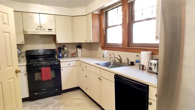 $3,800 | 8 Dunedin Road, Wellesley, MA 02481