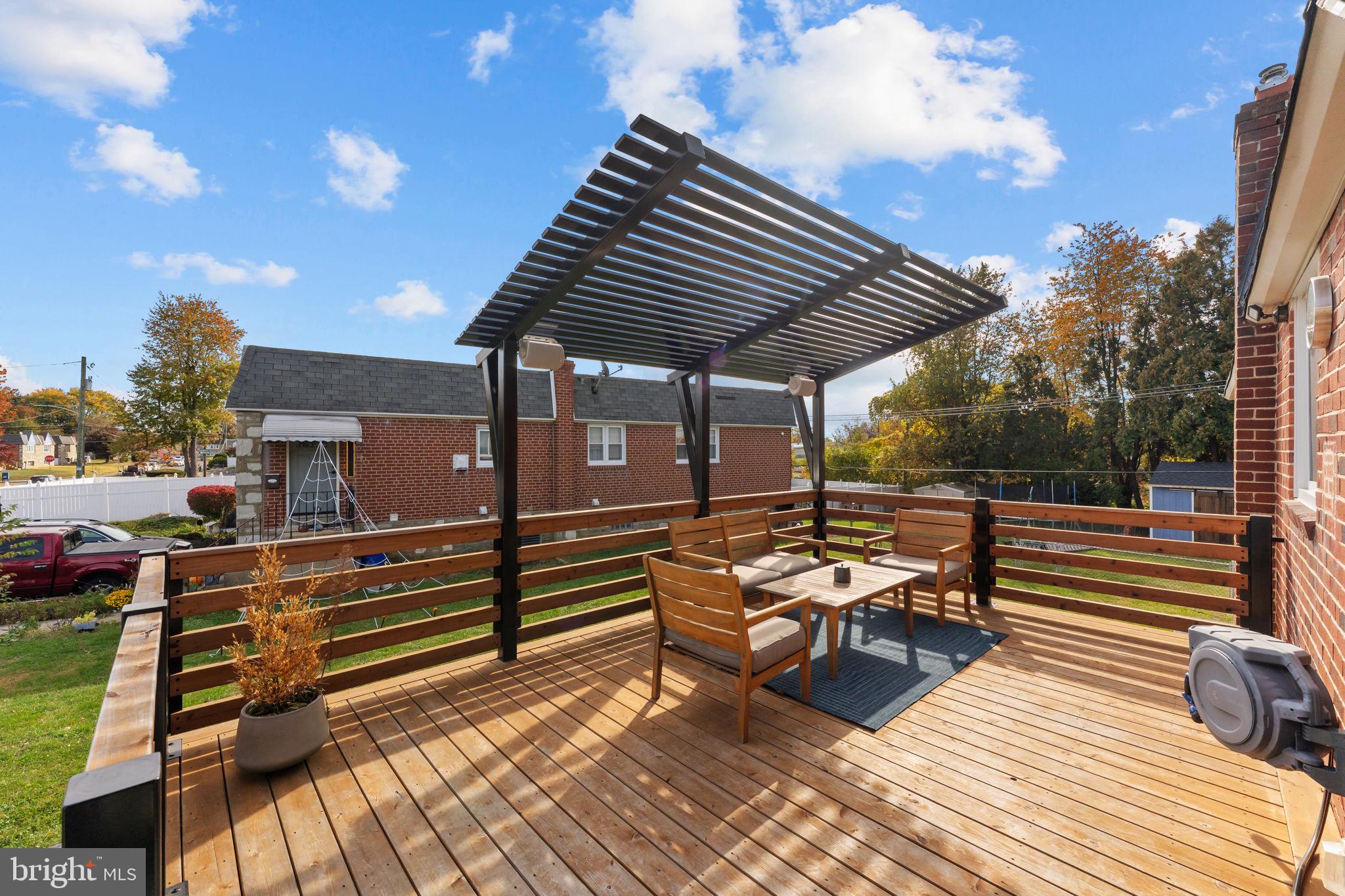 9975 Woodfern Road Philadelphia, PA 19115 - Photo 4 of 35