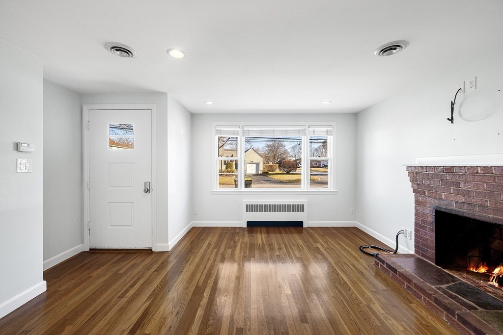 30 Pincushion Road Framingham, MA 01702 - Photo 3 of 31 Gallery Image 3
