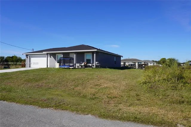 a view of house with a big yard