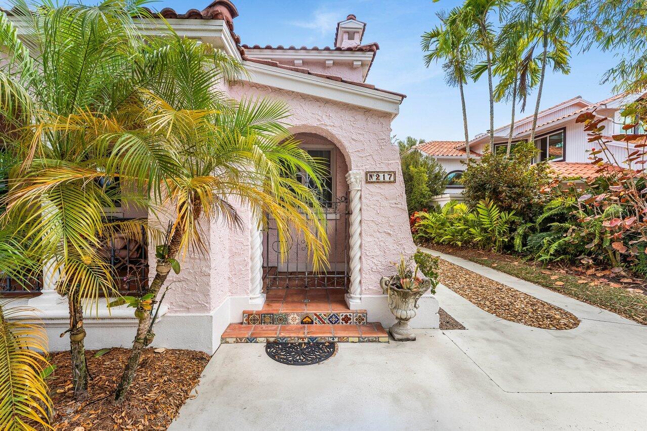217 Coconut Avenue Stuart, FL 34996 - Photo 8 of 30 005-217CoconutAvenue-Stuart-FL-34996-SMA