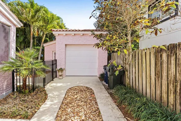 a view of entryway with flower plants