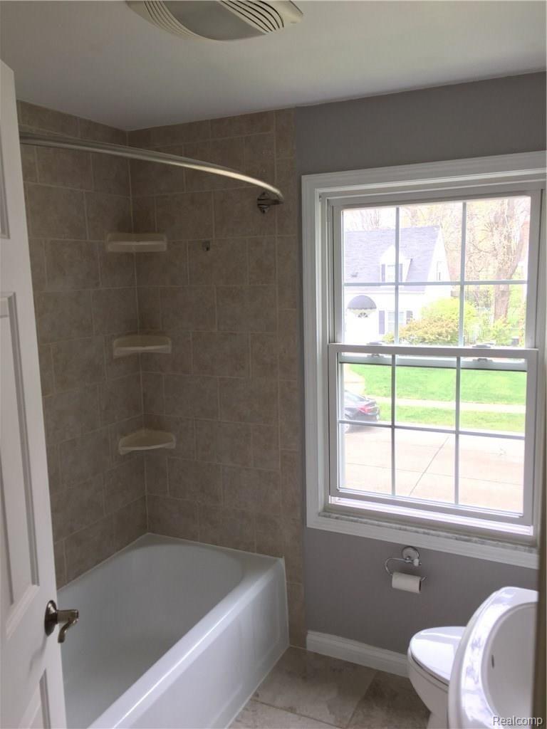 1721 Dorothea Road Berkley, MI 48072 - Photo 16 of 30 IMG_2070.JPG