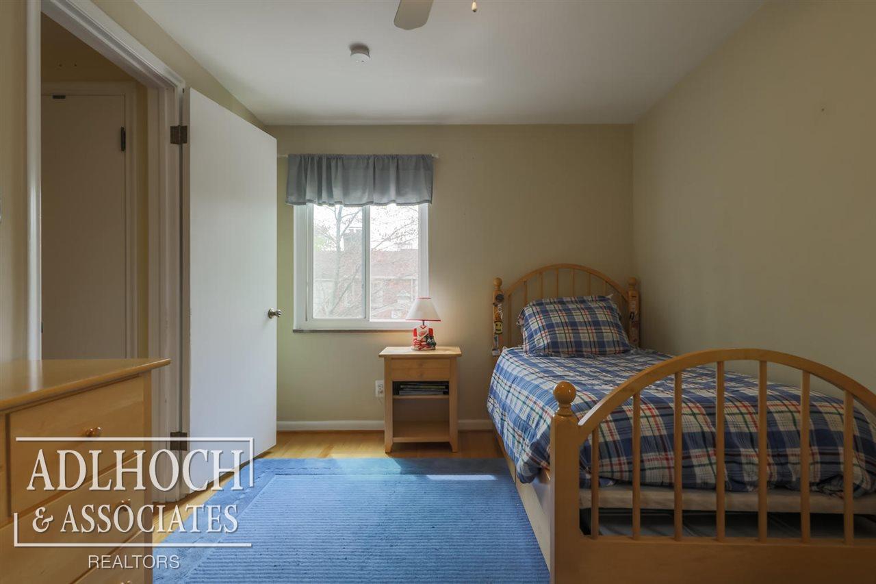 1059 Devonshire Road Grosse Pointe, MI 48230 - Photo 31 of 39 31380288-30.JPG