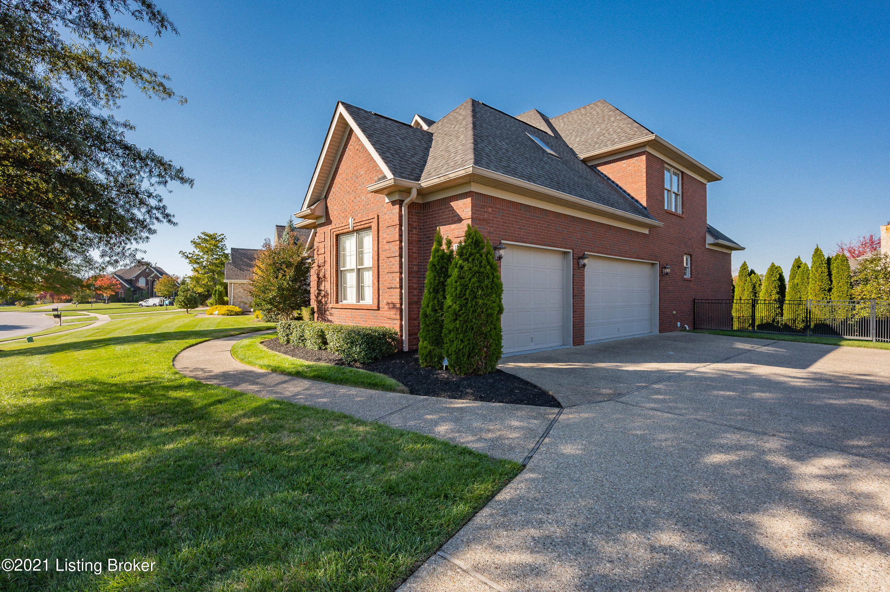 13518 Ridgemoor Drive Prospect, KY 40059 - Photo 57 of 58 Driveway