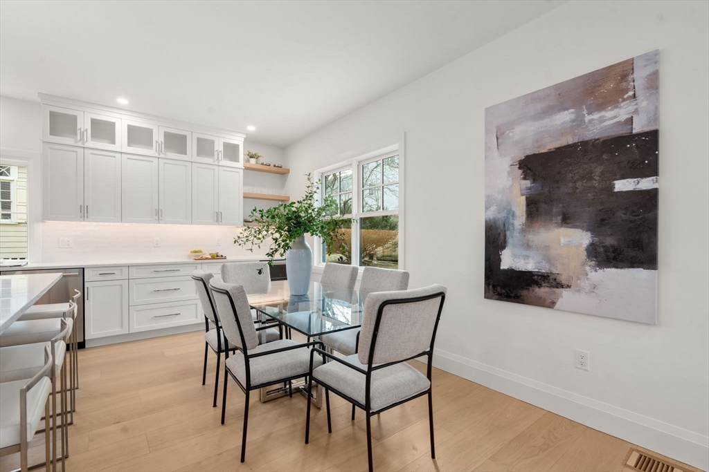 33 Dickson Avenue Arlington, MA 02474 - Photo 12 of 34