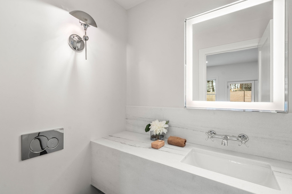 33 Dickson Avenue Arlington, MA 02474 - Photo 16 of 34