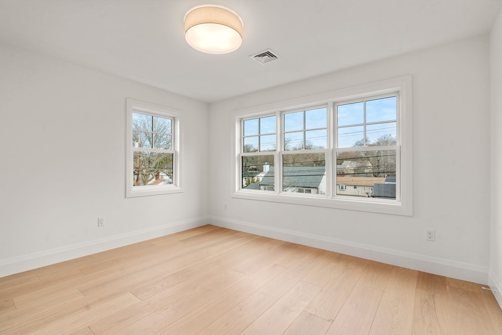 33 Dickson Avenue Arlington, MA 02474 - Photo 21 of 34