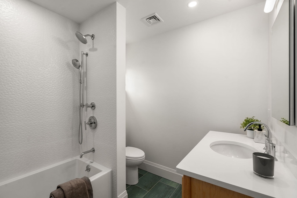 33 Dickson Avenue Arlington, MA 02474 - Photo 25 of 34