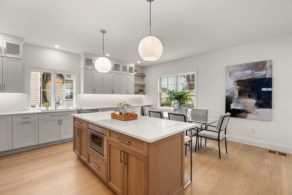 33 Dickson Avenue Arlington, MA 02474 - Photo 9 of 34