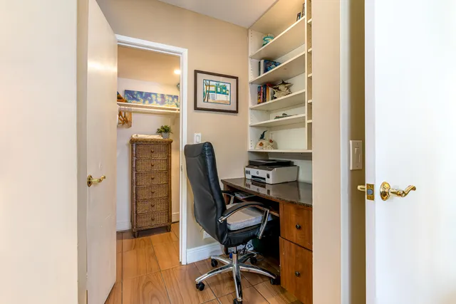 a view of livingroom with furniture