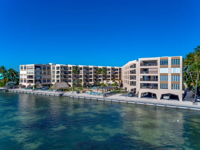 a view of entryway with a flower garden