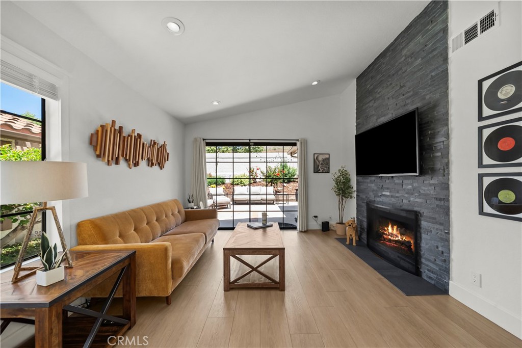 749 Congressional Road Simi Valley, CA 93065 - Photo 2 of 31